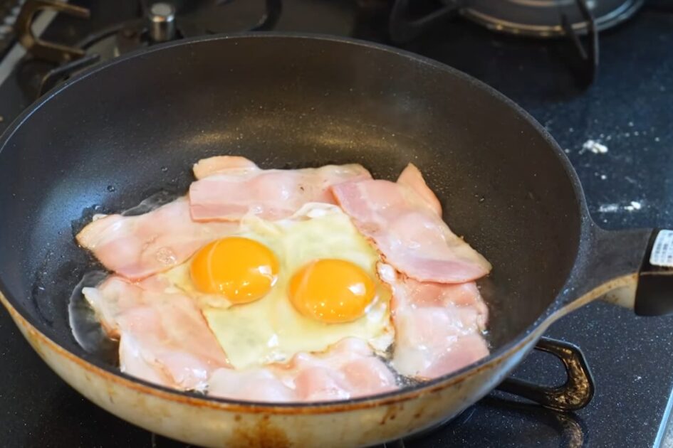 鳥羽周作 レシピ ベーコンエッグパスタ